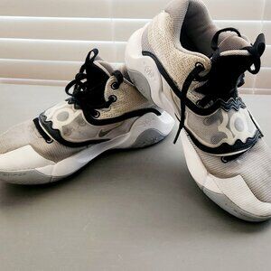Men's basketball shoes